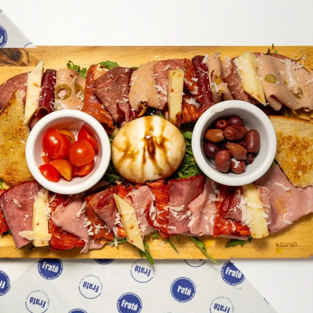 Plateau-de-Charcuterie-et-Fromages-scaled.jpg